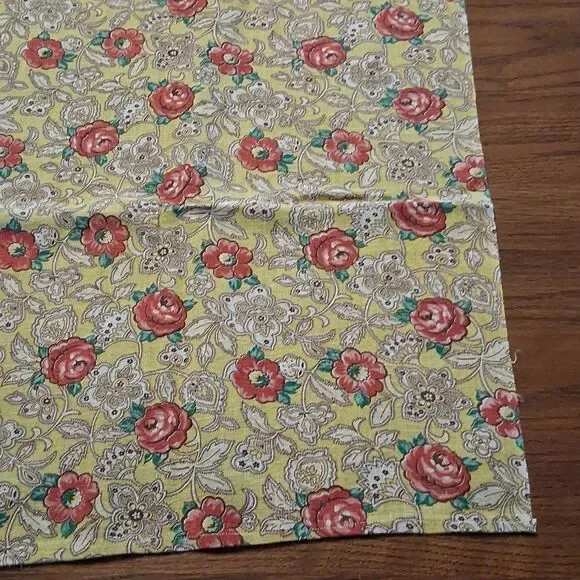 Yellow With Lace Pattern & Roses Tablecloth. - Picture 2 of 4